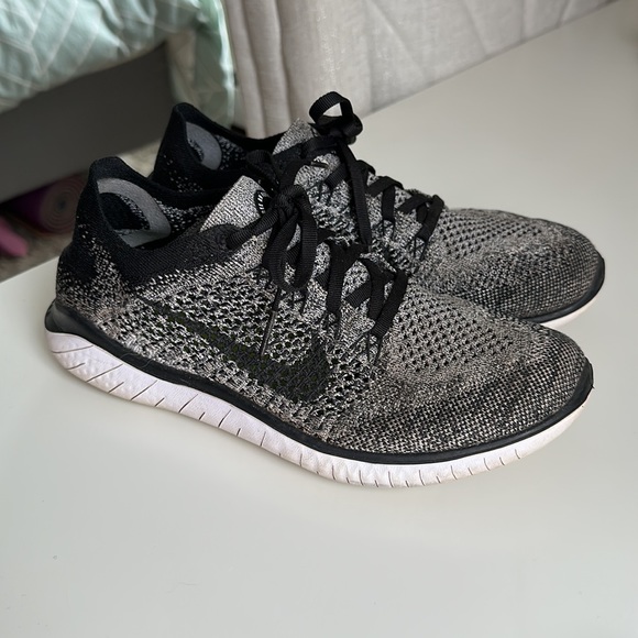 Nike Free Run Flyknit - Picture 2 of 5